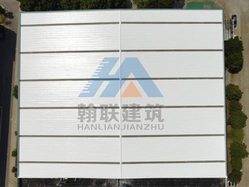 工厂金属屋顶锈得快漏了，昆山有专业做防腐翻新的吗？